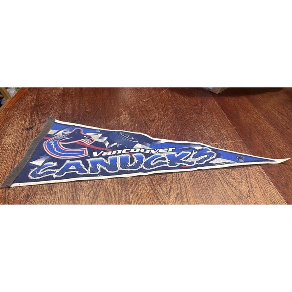 Mini 1990s Vancouver Canucks Hockey Sports NHL Vintage Pennant - Picture 1 of 9